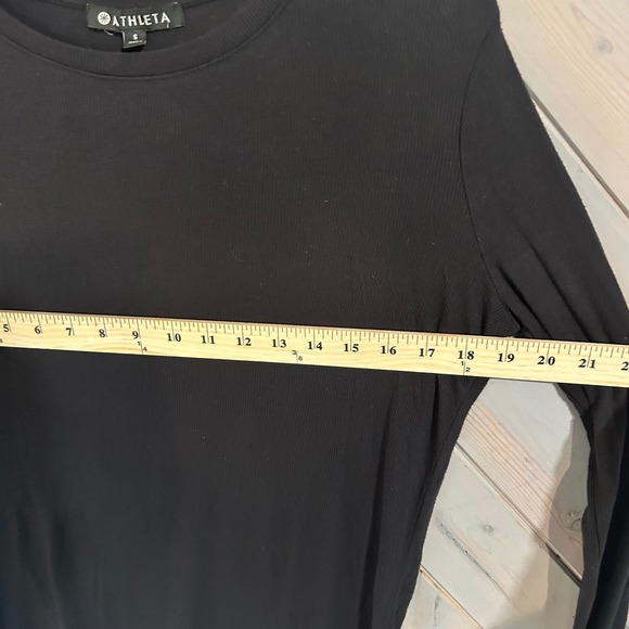 Athleta Black Long Sleeve Ribbed‎ Top Curved Hem Comfort Relaxed Fit Womens - Picture 4 of 5